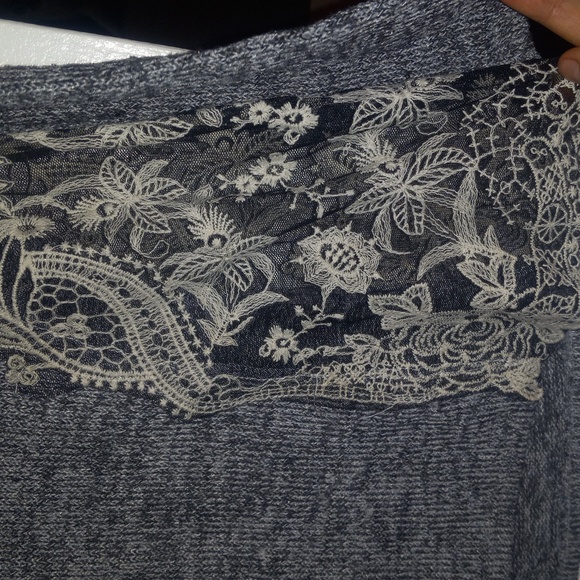 Charming Charlie NWOT Gray Long Sleeve with side by side floral design - Picture 2 of 4